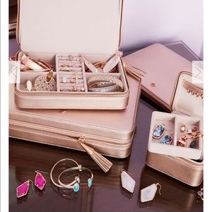 NWT Kendra Scott Lg Jewelry Travel Case rose gold
